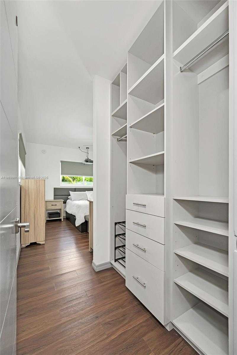 Small Image of 335 ROMANO AVE, Coral Gables Number 15