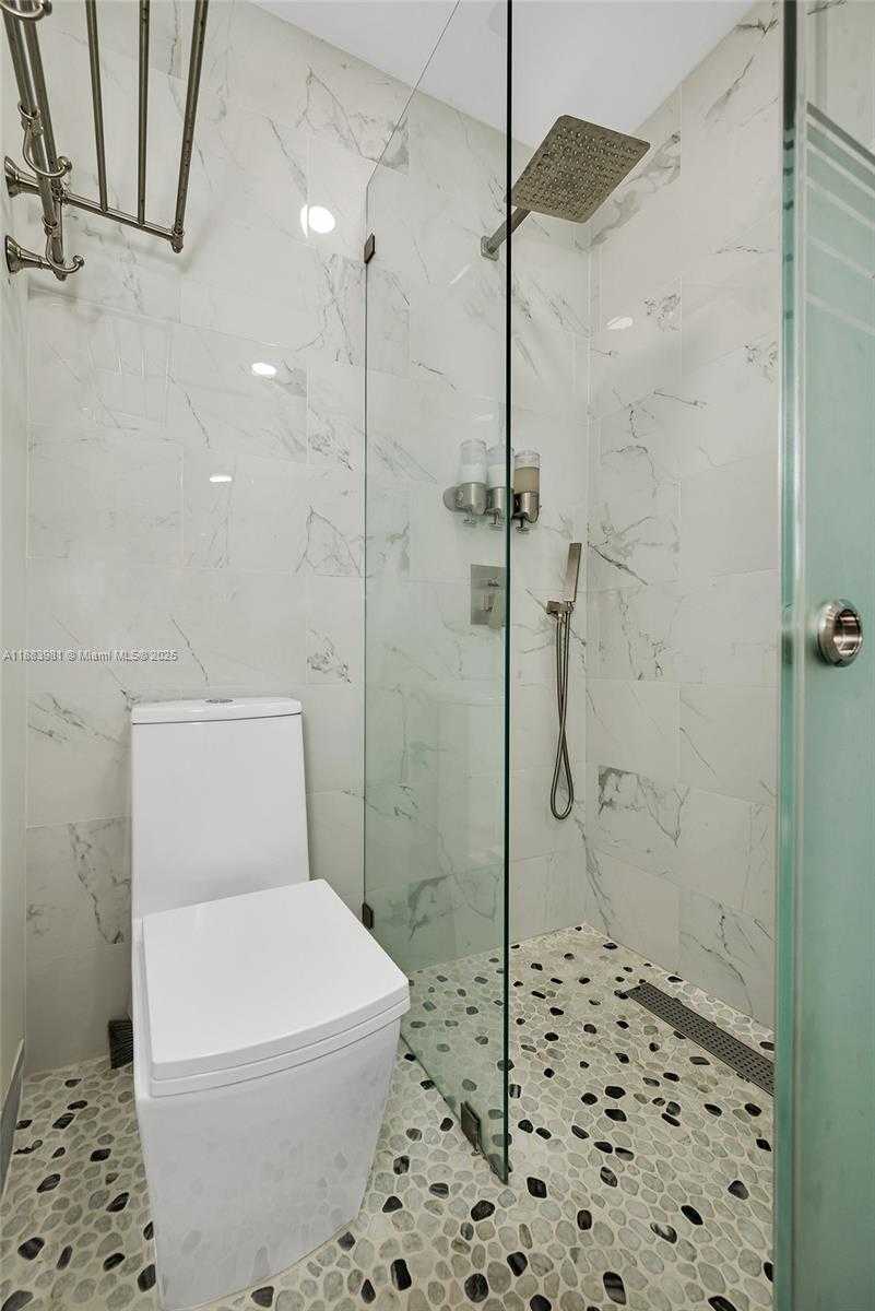 Small Image of 335 ROMANO AVE, Coral Gables Number 16
