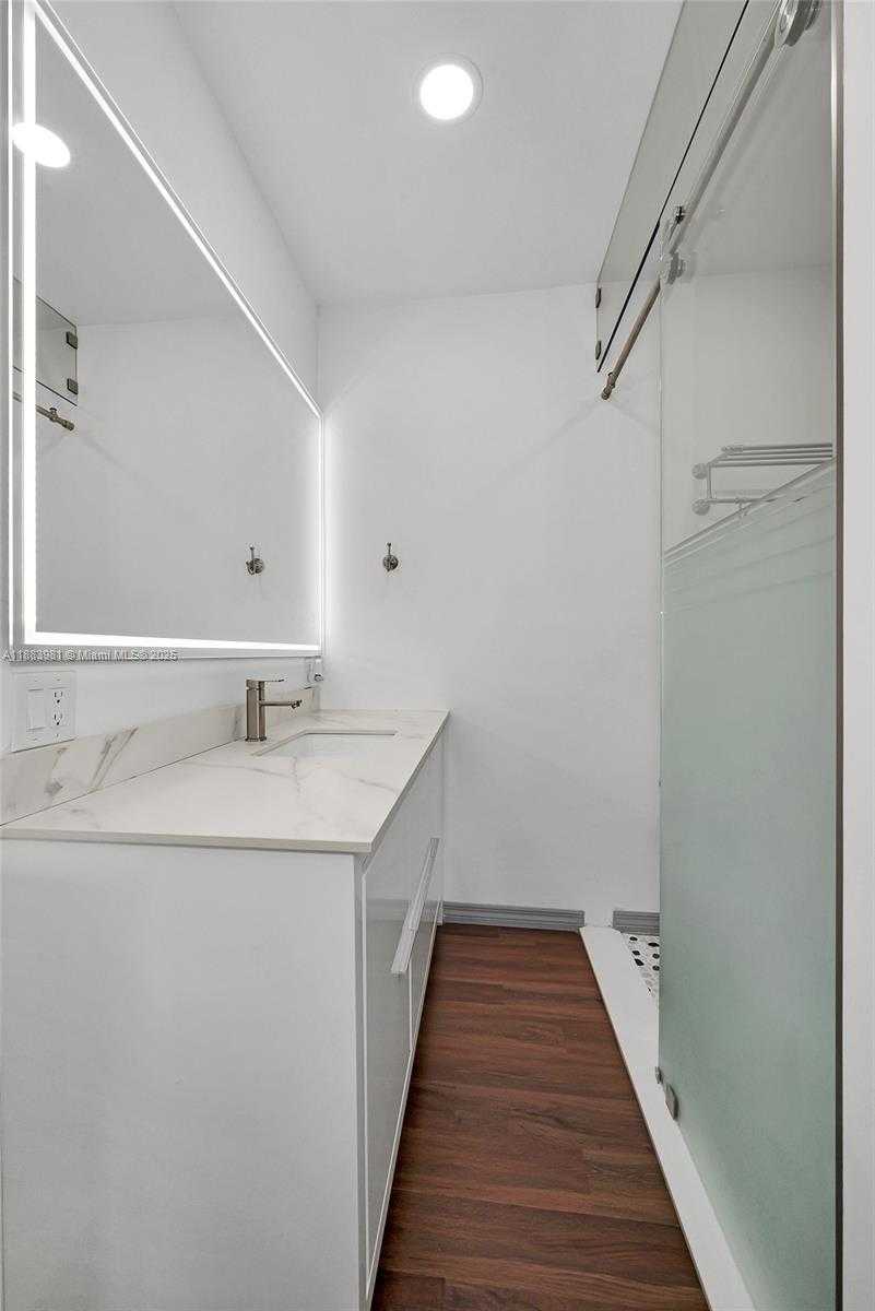 Small Image of 335 ROMANO AVE, Coral Gables Number 17