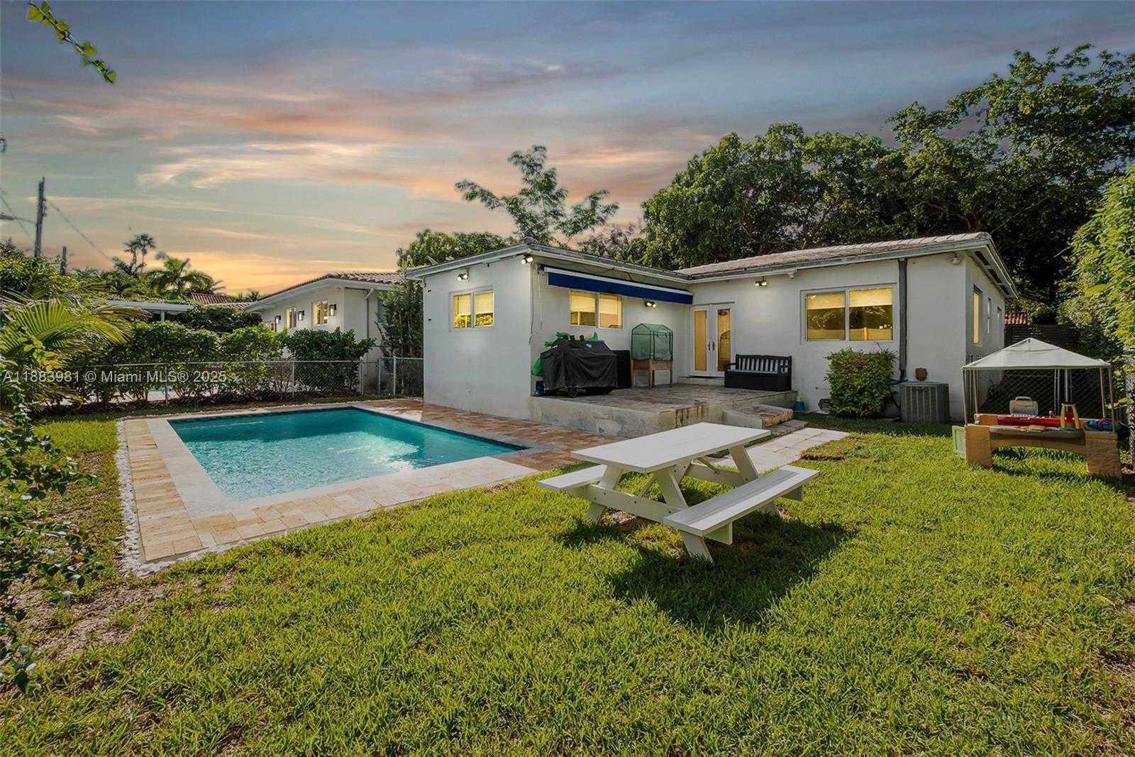 Small Image of 335 ROMANO AVE, Coral Gables Number 23