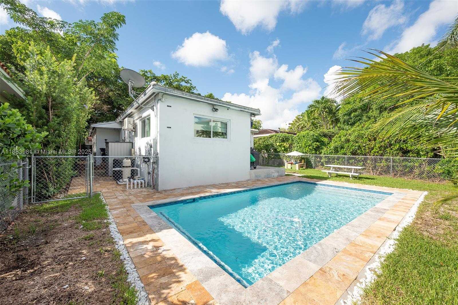 Small Image of 335 ROMANO AVE, Coral Gables Number 26