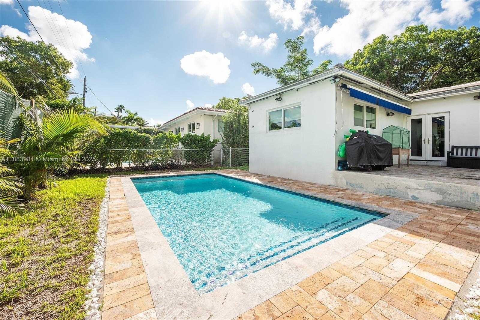 Small Image of 335 ROMANO AVE, Coral Gables Number 27