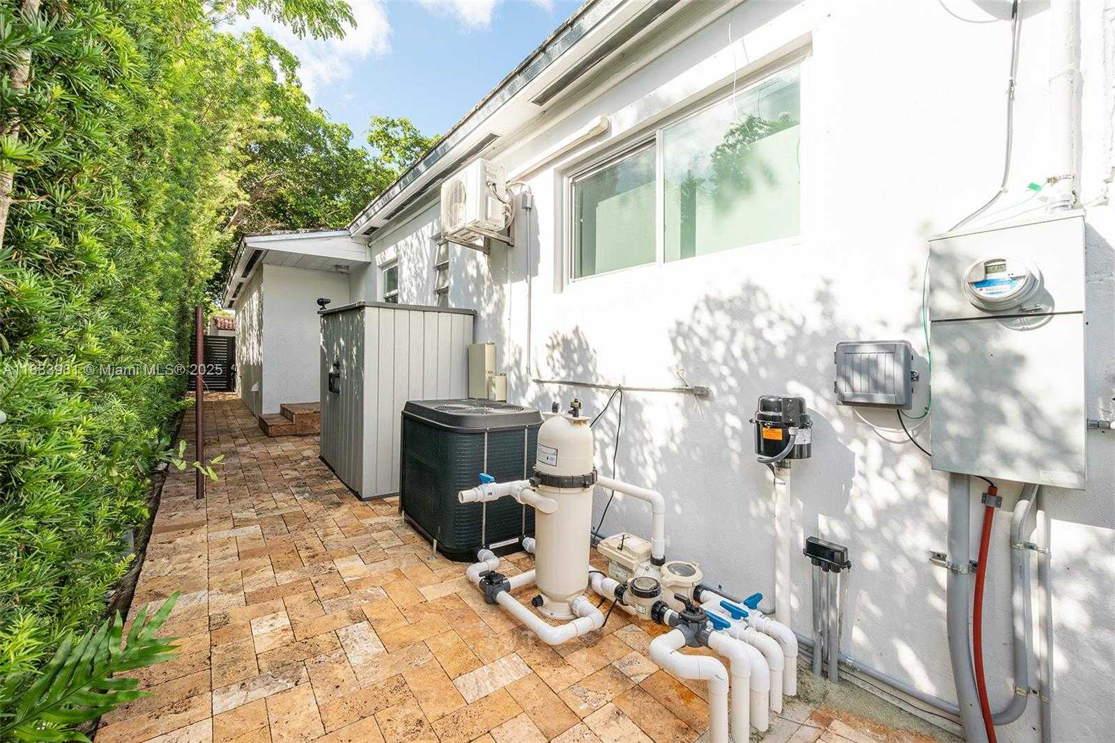 Small Image of 335 ROMANO AVE, Coral Gables Number 32