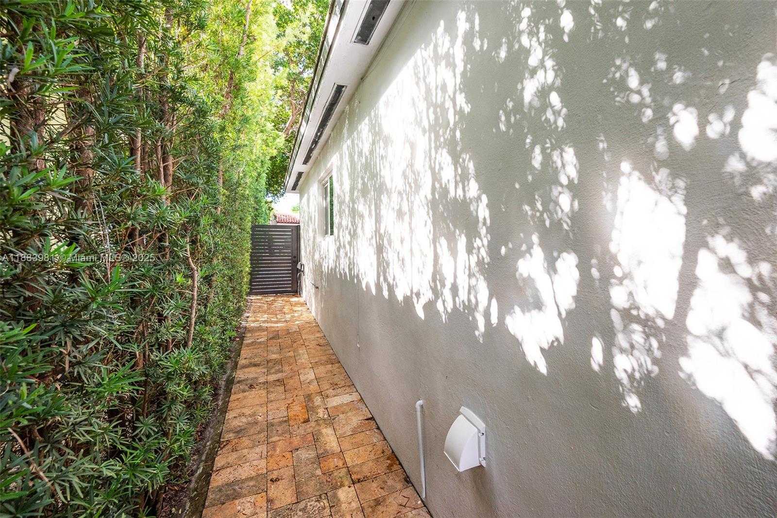 Small Image of 335 ROMANO AVE, Coral Gables Number 33