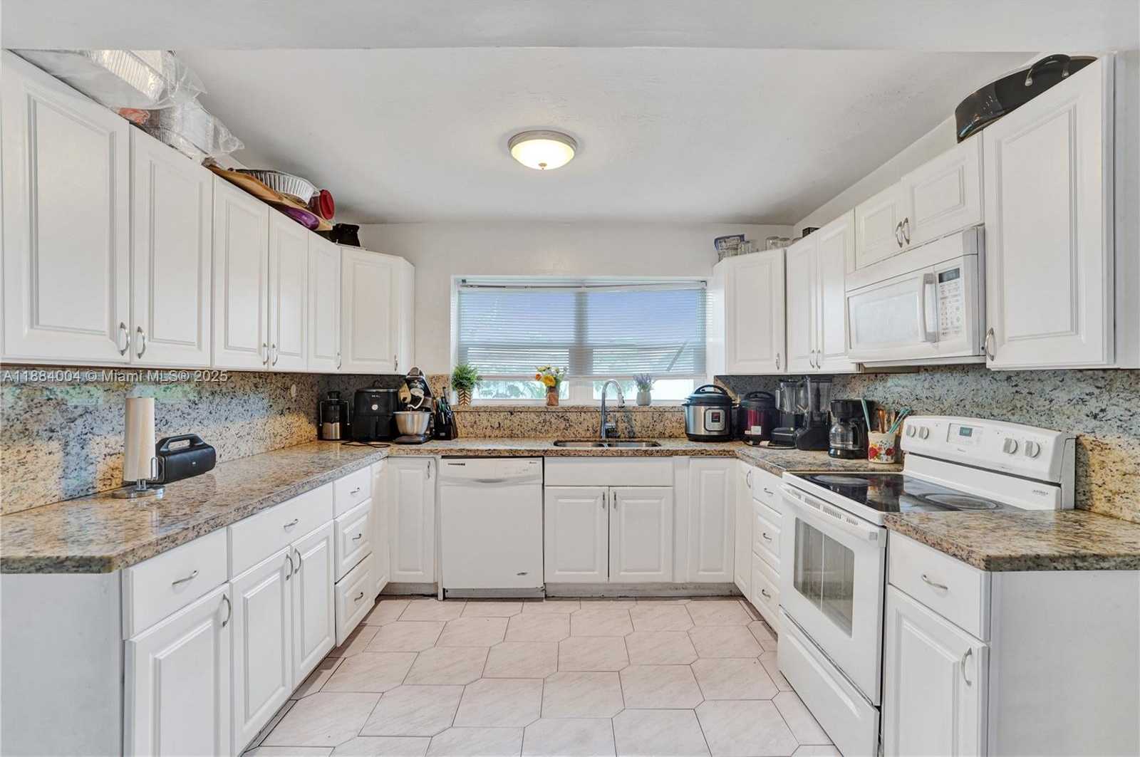 Small Image of 320 NORTH 71ST AVE, Hollywood Number 16