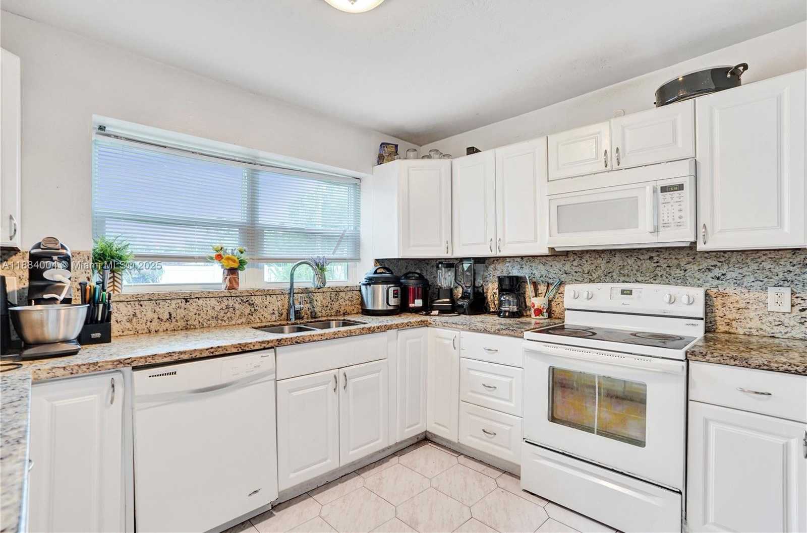 Small Image of 320 NORTH 71ST AVE, Hollywood Number 18