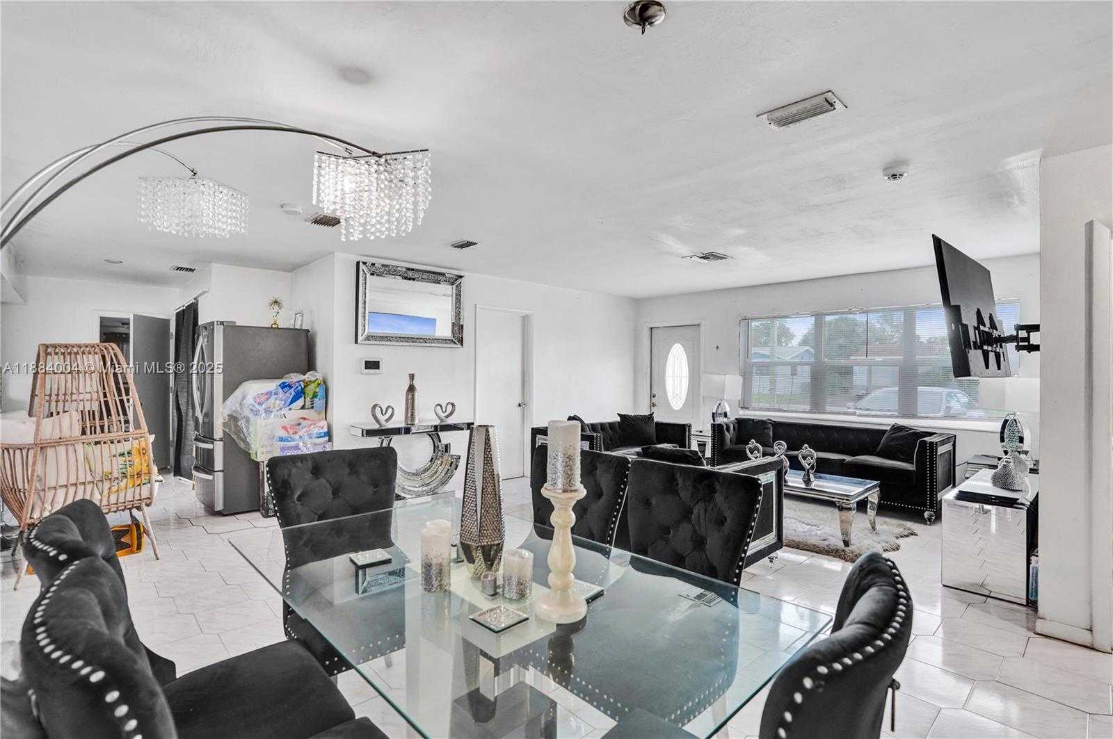 Small Image of 320 NORTH 71ST AVE, Hollywood Number 2