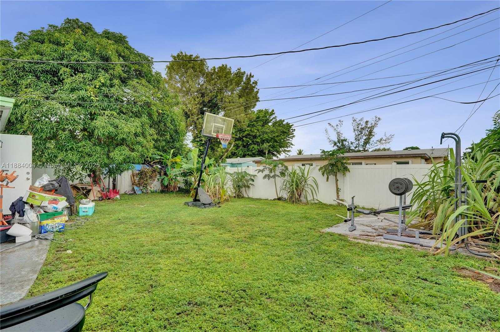 Small Image of 320 NORTH 71ST AVE, Hollywood Number 24