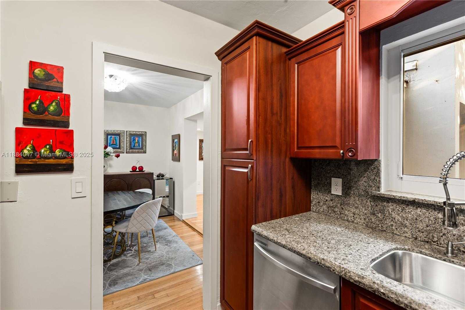Small Image of 412 ZAMORA AVE, Coral Gables Number 11