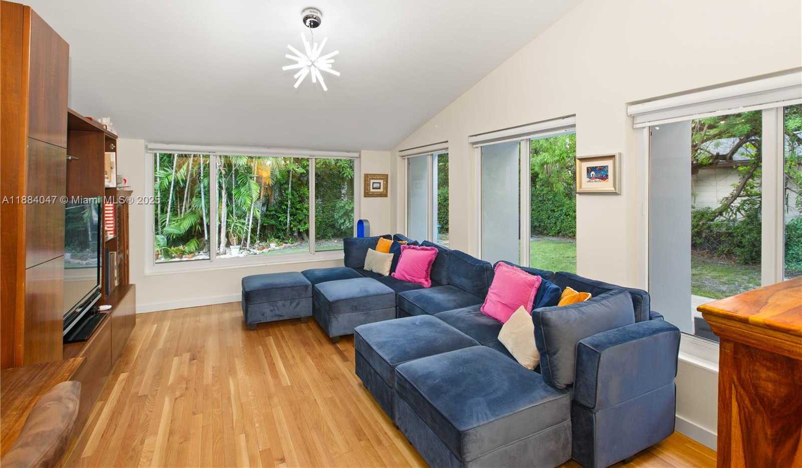 Small Image of 412 ZAMORA AVE, Coral Gables Number 14