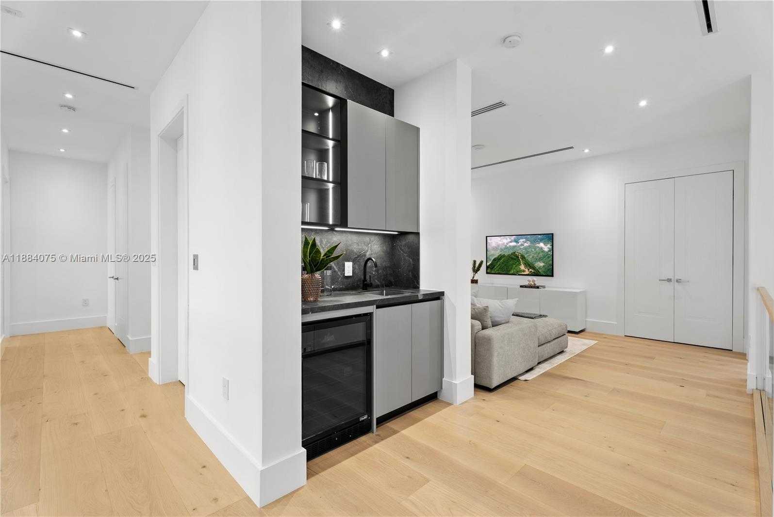 Small Image of 7001 SOUTH WEST 71ST AVE, Miami Number 16