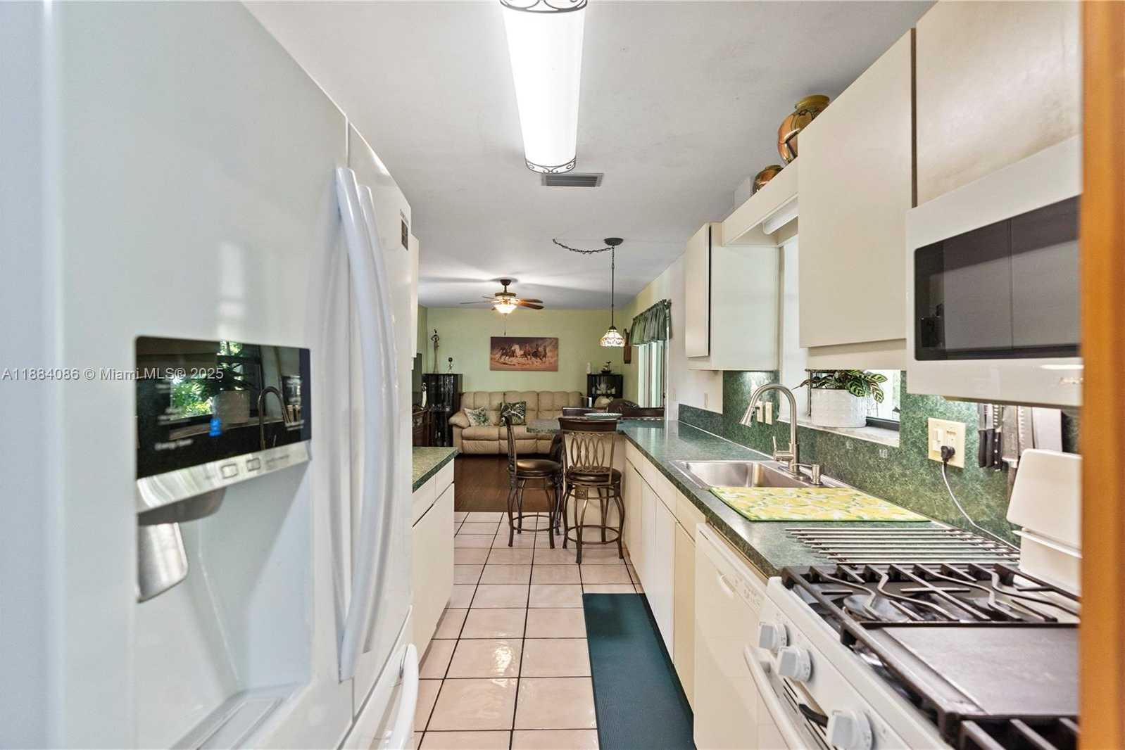 Small Image of 19910 SOUTH WEST 92ND AVE, Cutler Bay Number 28