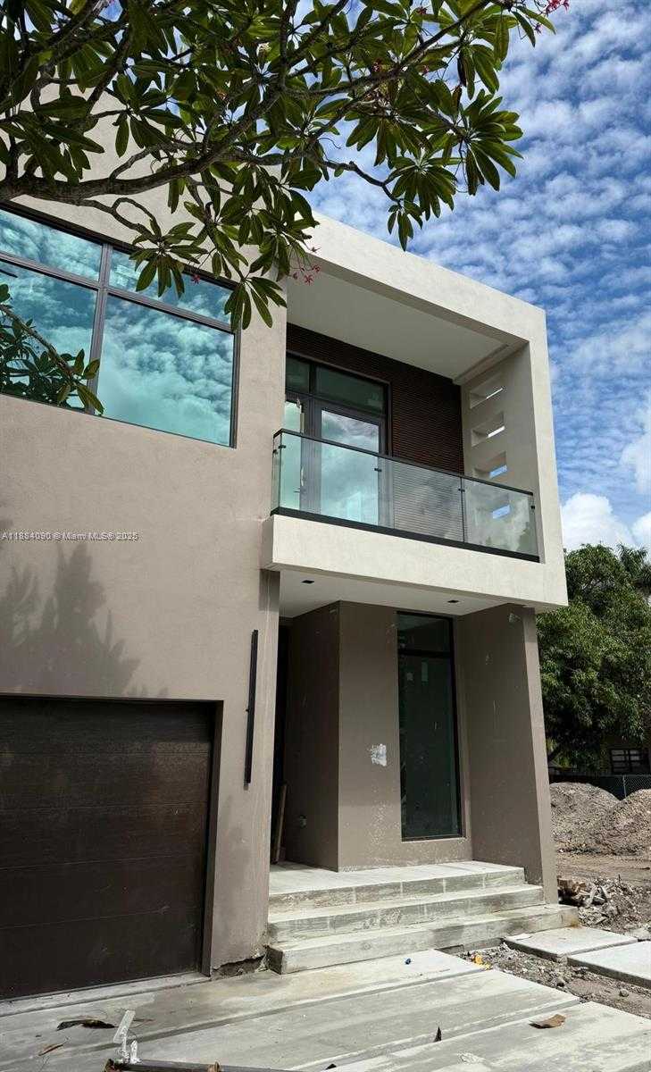 Small Image of 1637 MONROE ST, Hollywood Number 3