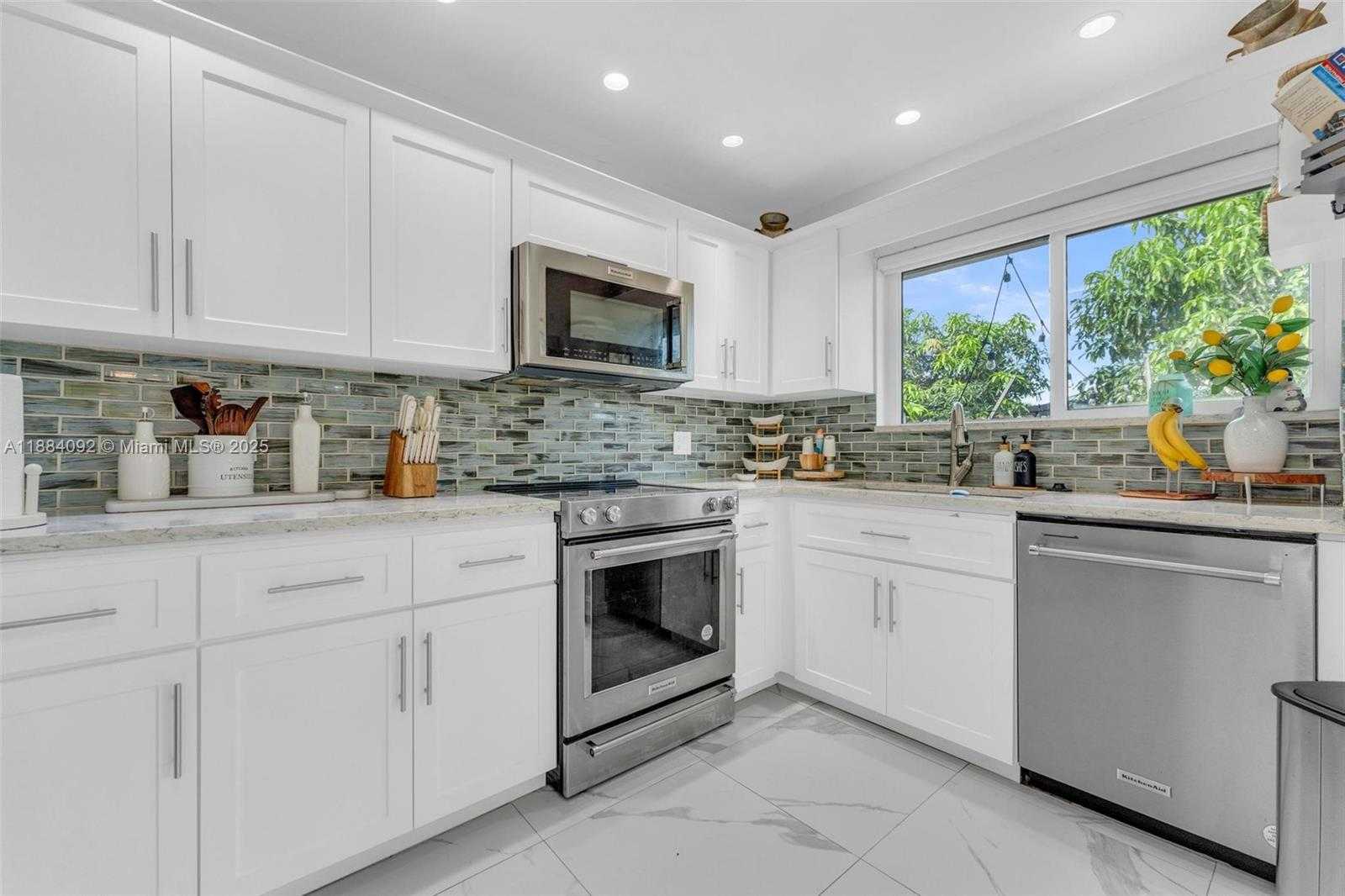 Small Image of 930 SOUTH WEST 108TH AVE, Pembroke Pines Number 15