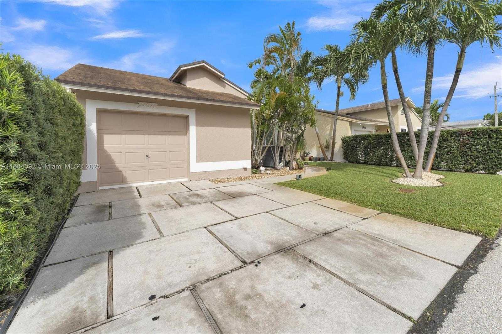 Small Image of 930 SOUTH WEST 108TH AVE, Pembroke Pines Number 2