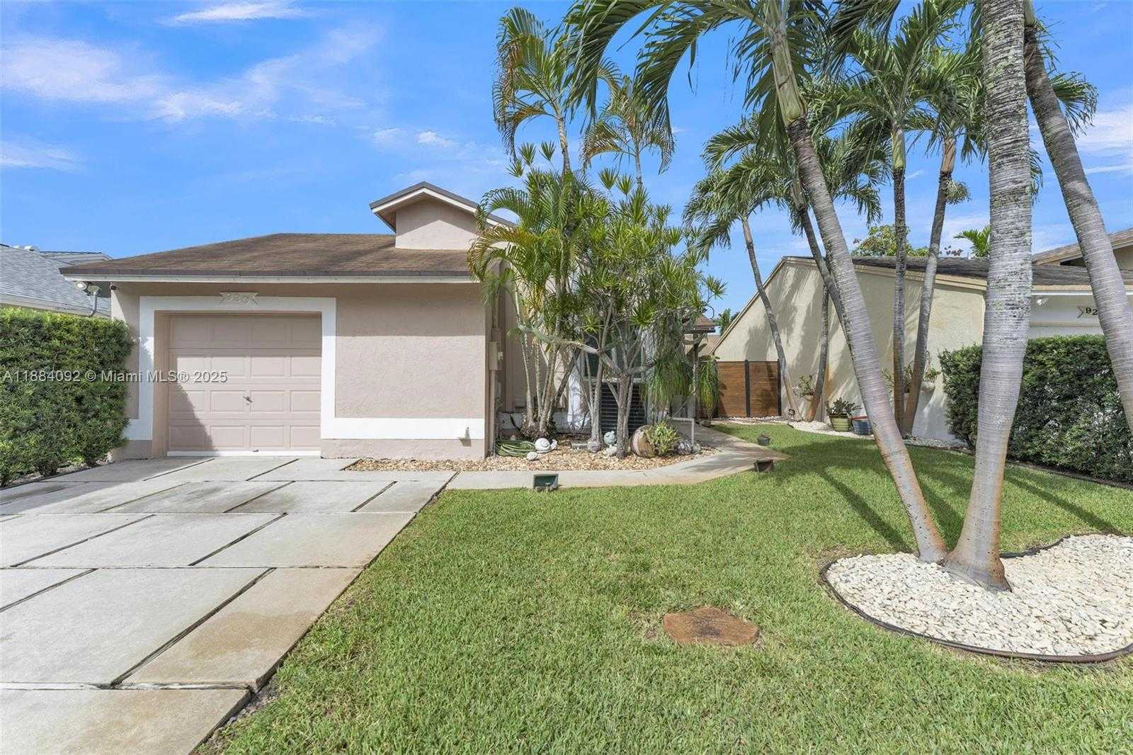 Small Image of 930 SOUTH WEST 108TH AVE, Pembroke Pines Number 3