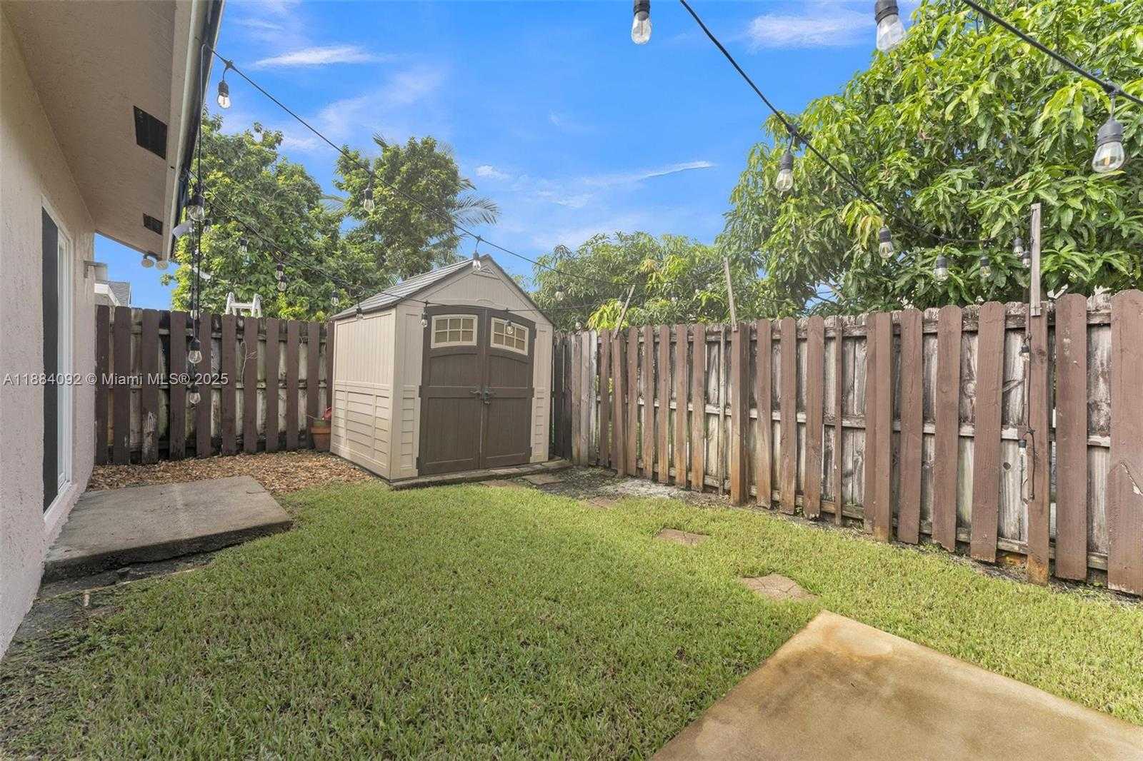 Small Image of 930 SOUTH WEST 108TH AVE, Pembroke Pines Number 33