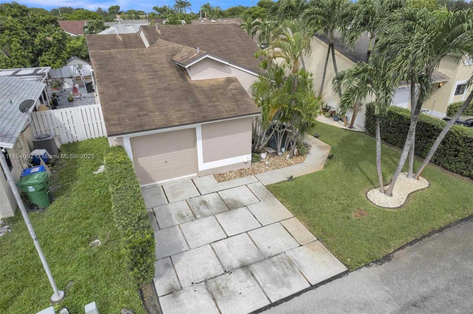 Small Image of 930 SOUTH WEST 108TH AVE, Pembroke Pines Number 41