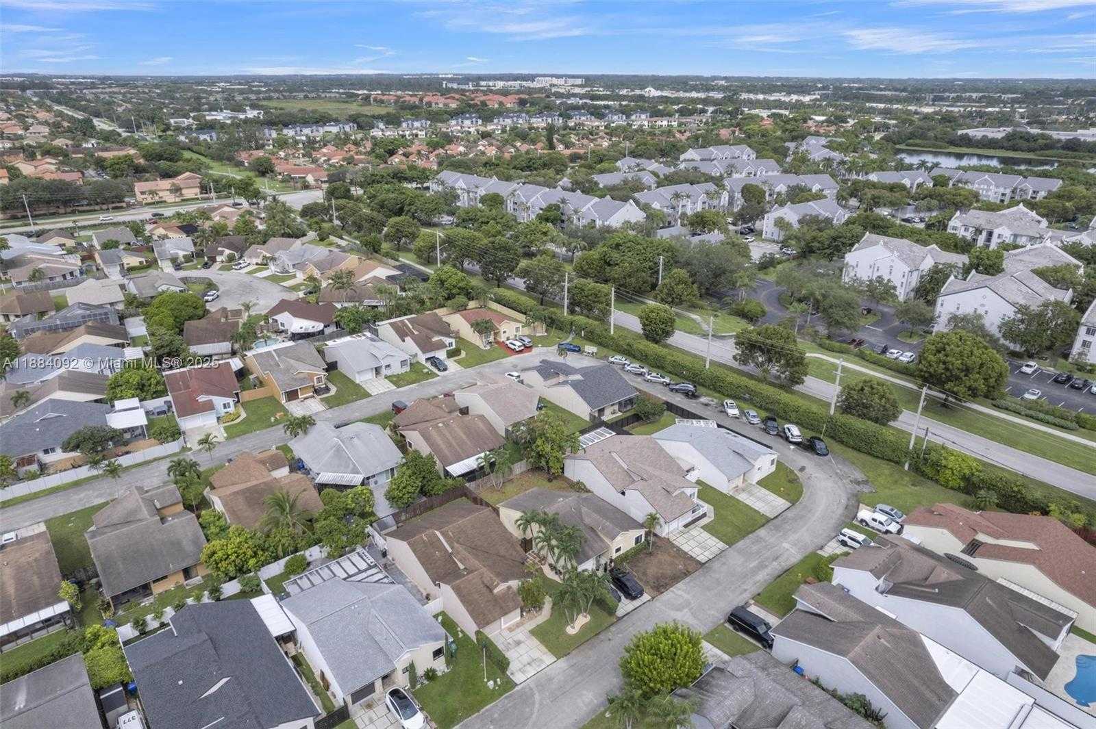 Small Image of 930 SOUTH WEST 108TH AVE, Pembroke Pines Number 47