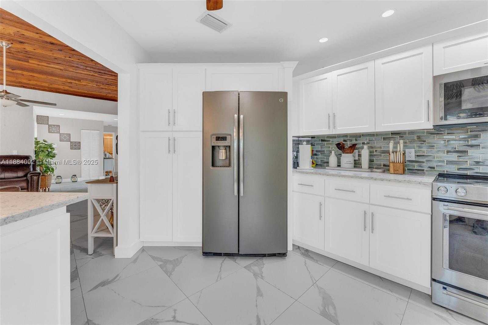 Small Image of 930 SOUTH WEST 108TH AVE, Pembroke Pines Number 7