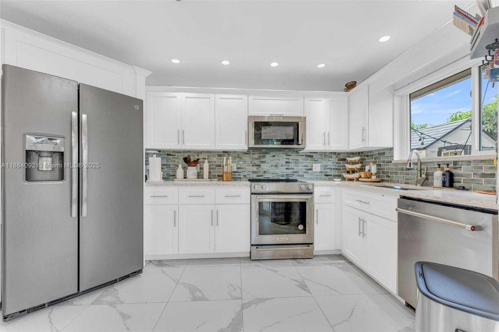 Small Image of 930 SOUTH WEST 108TH AVE, Pembroke Pines Number 8