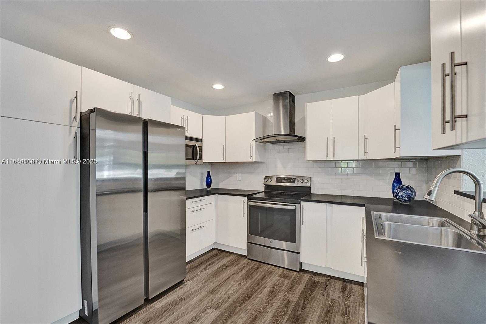 Small Image of 3730 SOUTH WEST 47TH CT, Dania Beach Number 14