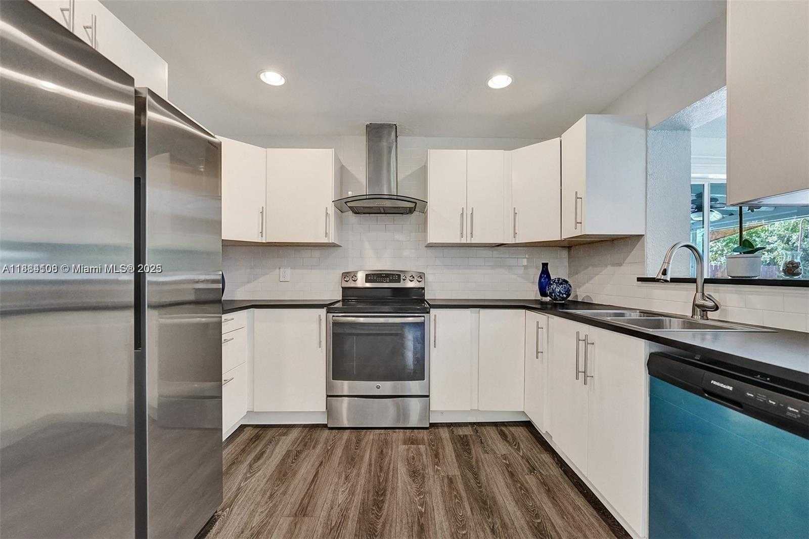 Small Image of 3730 SOUTH WEST 47TH CT, Dania Beach Number 15