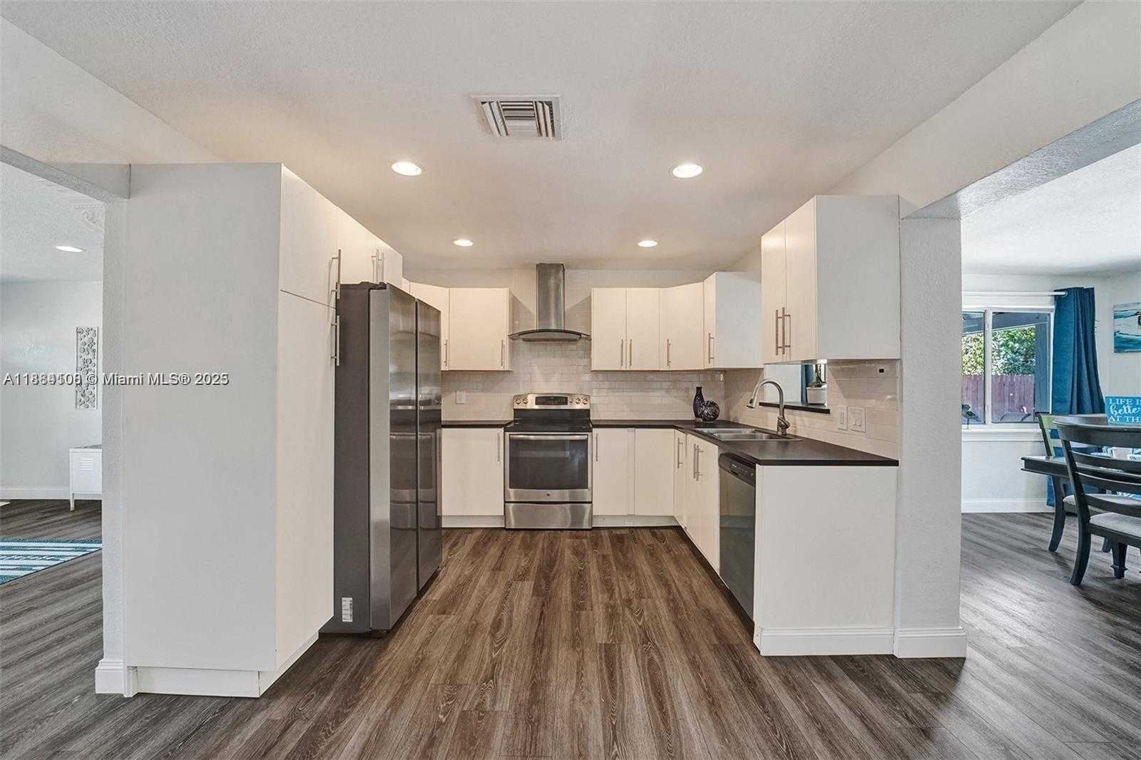 Small Image of 3730 SOUTH WEST 47TH CT, Dania Beach Number 16