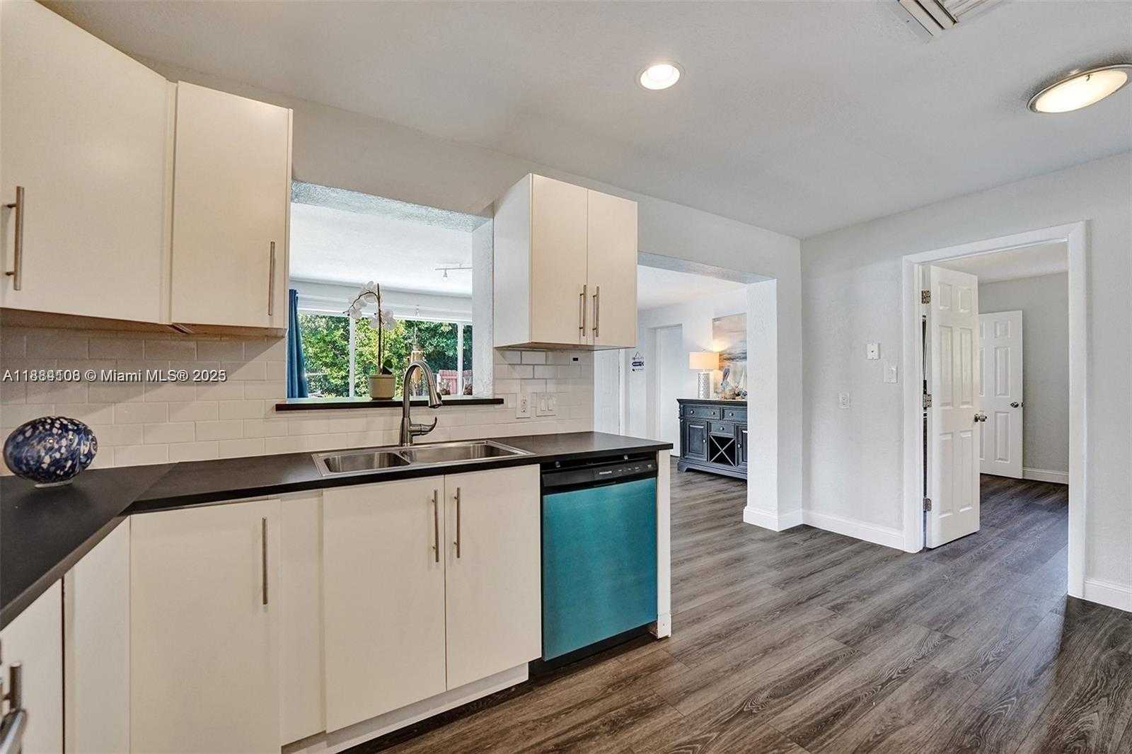 Small Image of 3730 SOUTH WEST 47TH CT, Dania Beach Number 19