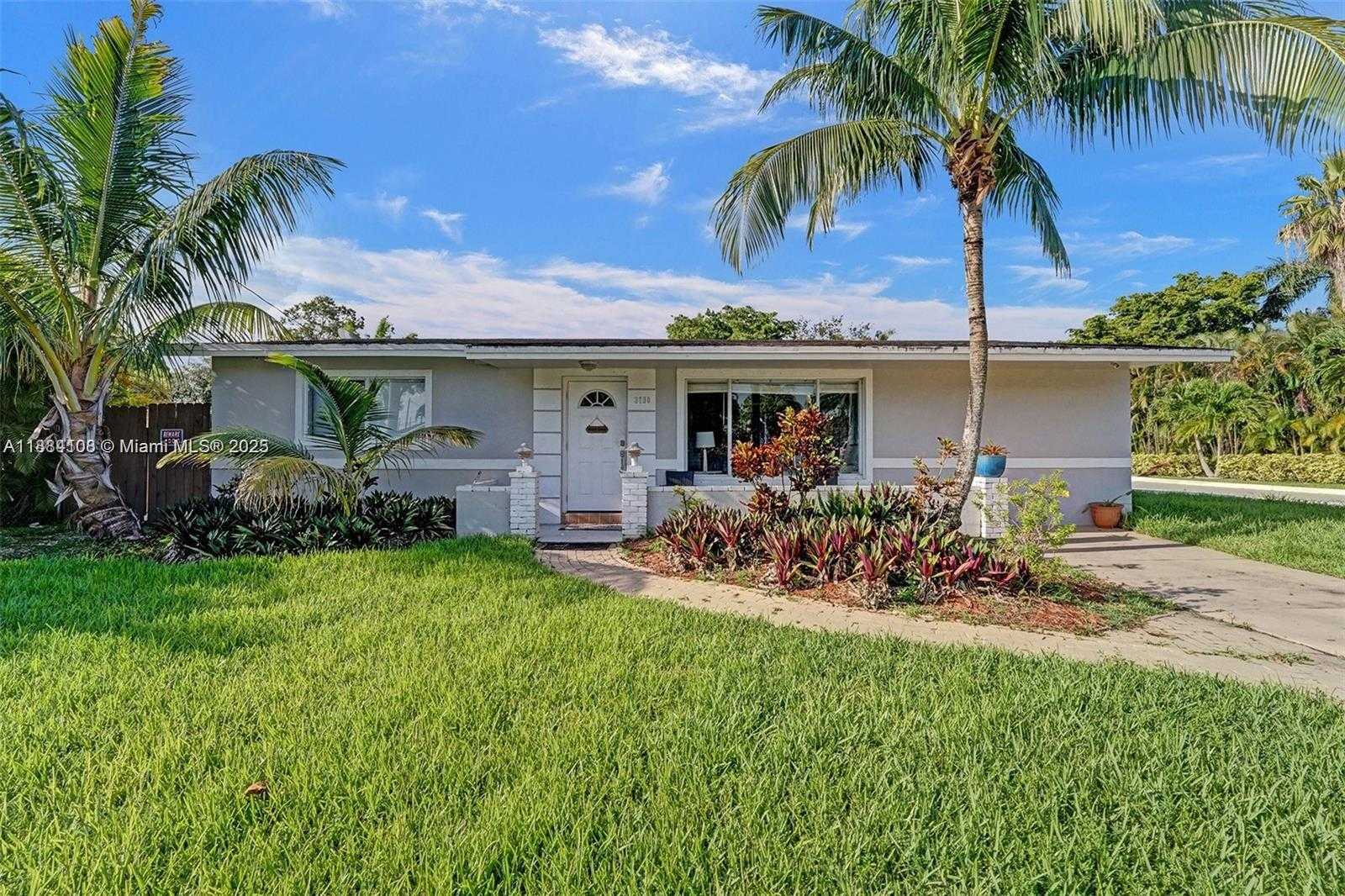 Small Image of 3730 SOUTH WEST 47TH CT, Dania Beach Number 2
