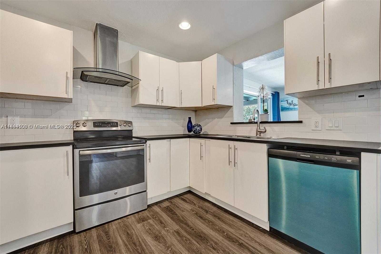 Small Image of 3730 SOUTH WEST 47TH CT, Dania Beach Number 20