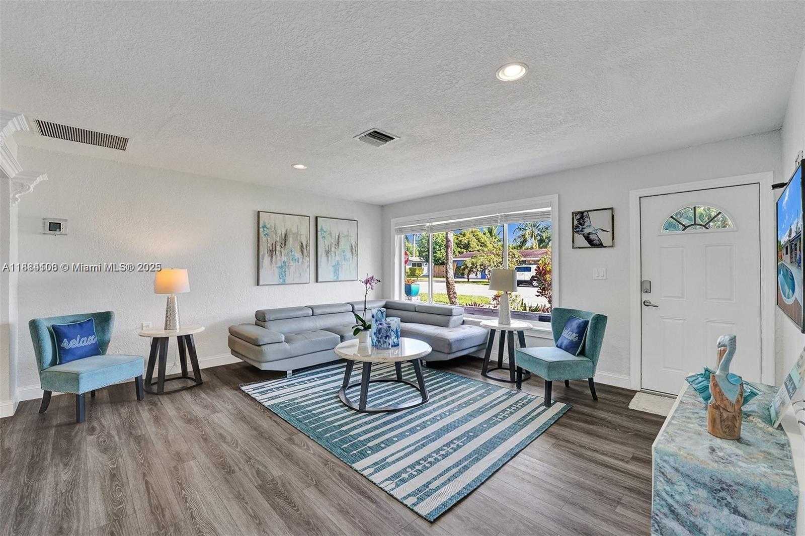 Small Image of 3730 SOUTH WEST 47TH CT, Dania Beach Number 9