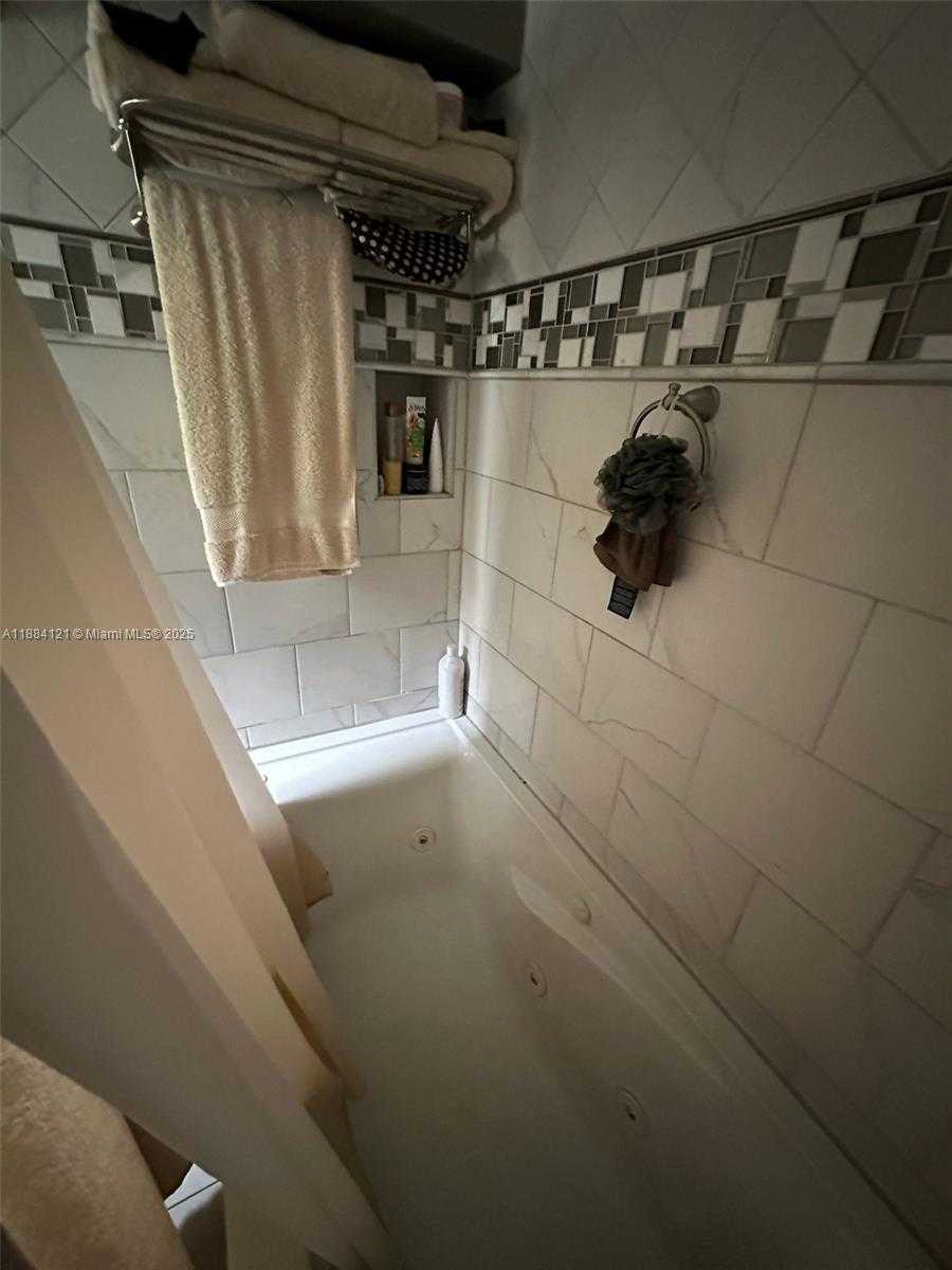 Small Image of 1499 SOUTH WEST 28TH WAY, Fort Lauderdale Number 21