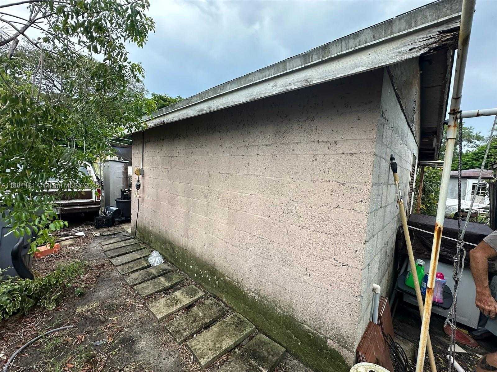 Small Image of 1499 SOUTH WEST 28TH WAY, Fort Lauderdale Number 22