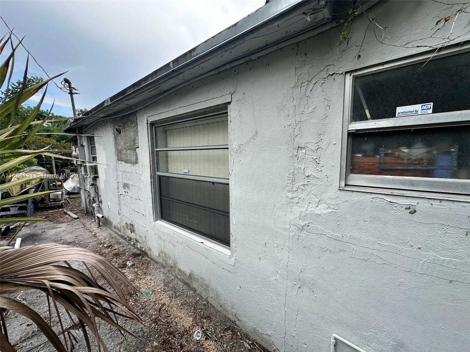 Small Image of 1499 SOUTH WEST 28TH WAY, Fort Lauderdale Number 24