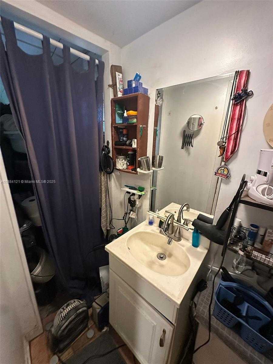 Small Image of 1499 SOUTH WEST 28TH WAY, Fort Lauderdale Number 25