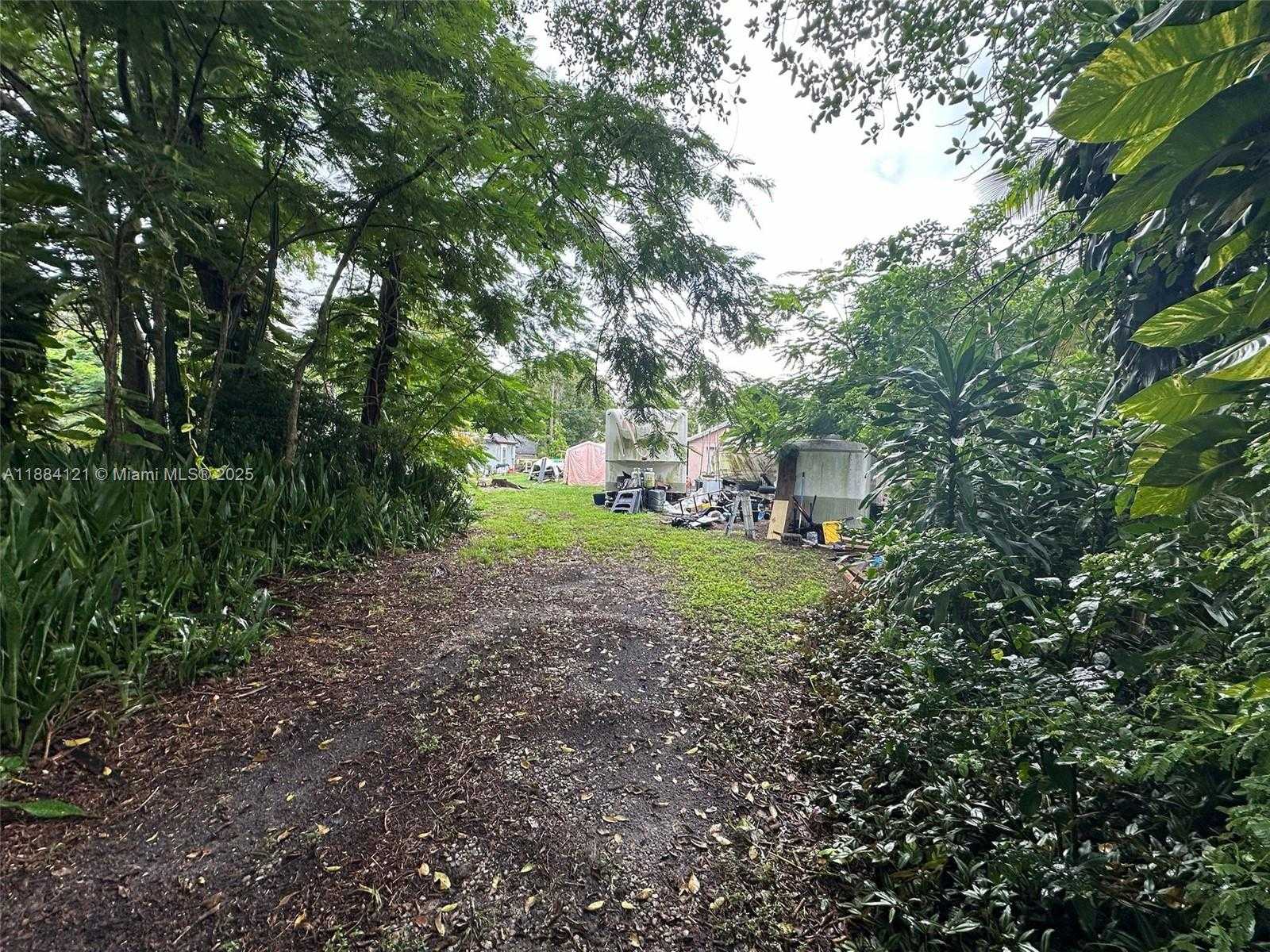 Small Image of 1499 SOUTH WEST 28TH WAY, Fort Lauderdale Number 3