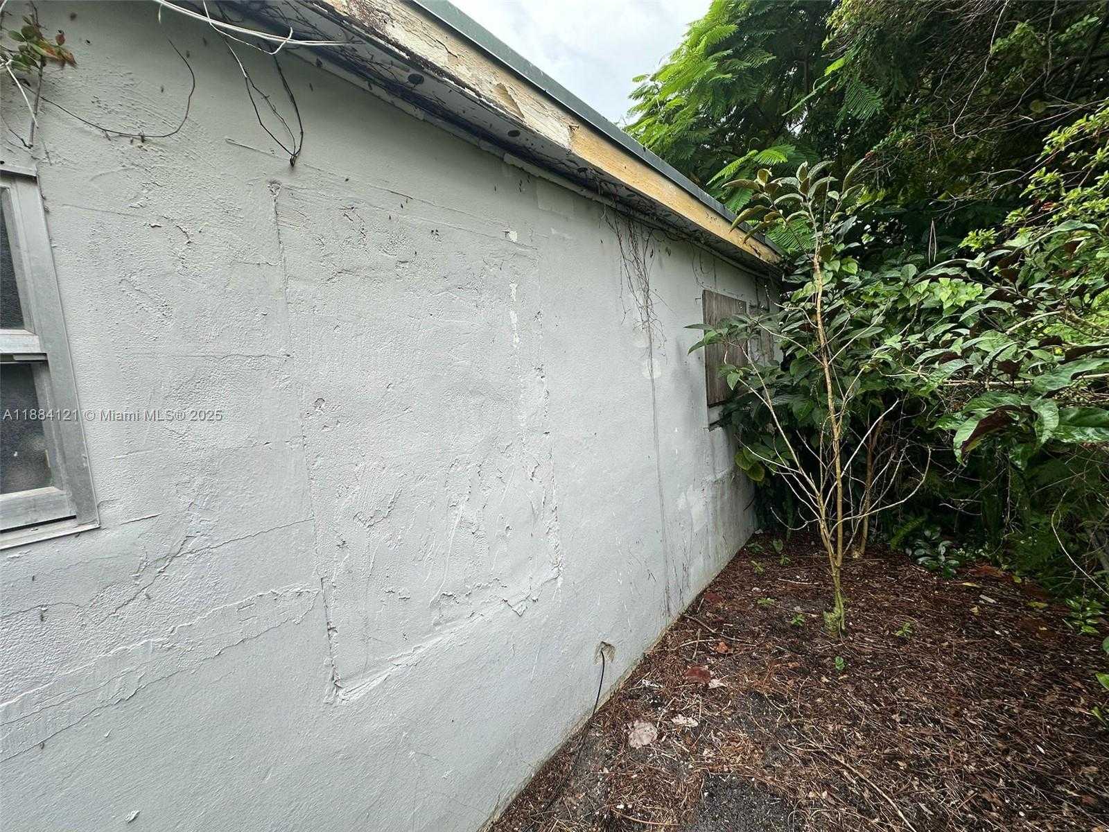 Small Image of 1499 SOUTH WEST 28TH WAY, Fort Lauderdale Number 37