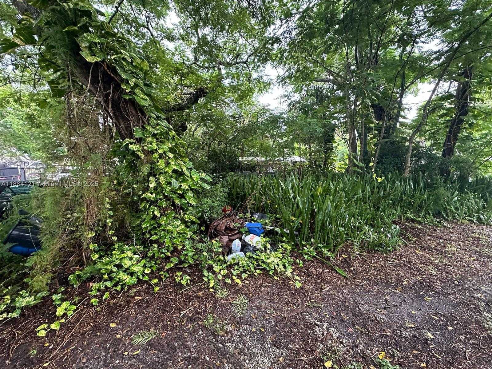 Small Image of 1499 SOUTH WEST 28TH WAY, Fort Lauderdale Number 4