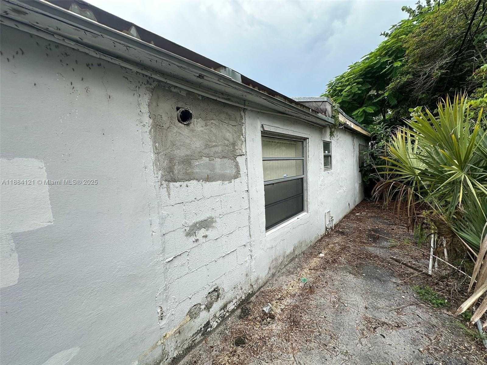 Small Image of 1499 SOUTH WEST 28TH WAY, Fort Lauderdale Number 47
