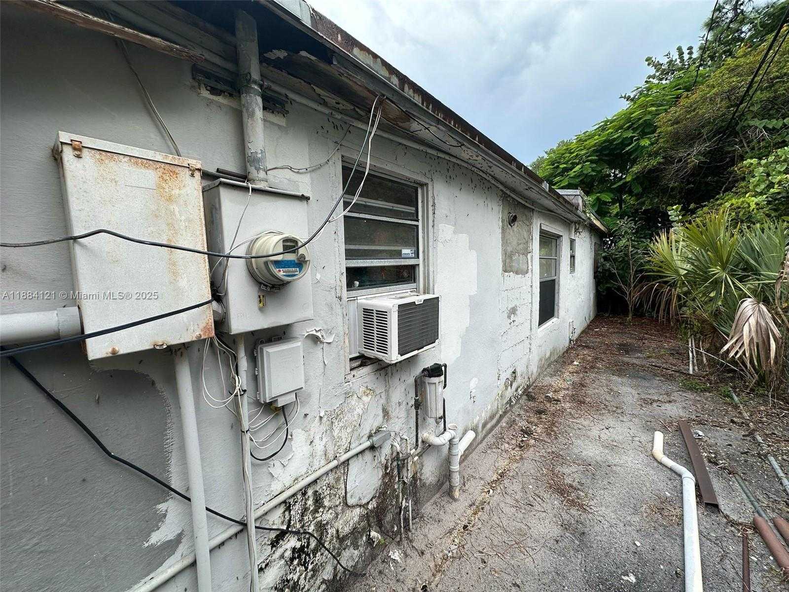 Small Image of 1499 SOUTH WEST 28TH WAY, Fort Lauderdale Number 67