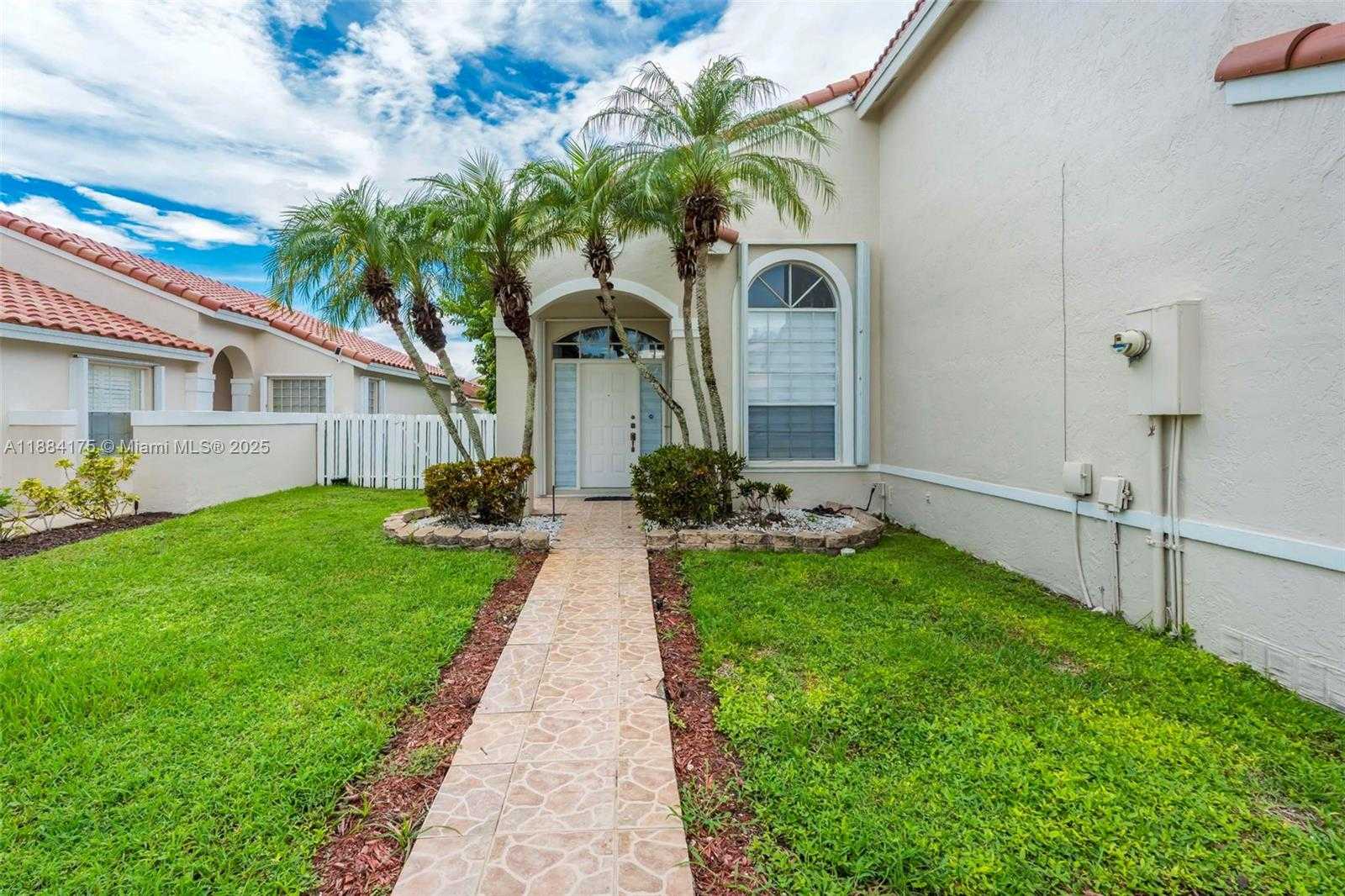 Small Image of 1036 NORTH WEST 187TH AVE, Pembroke Pines Number 4