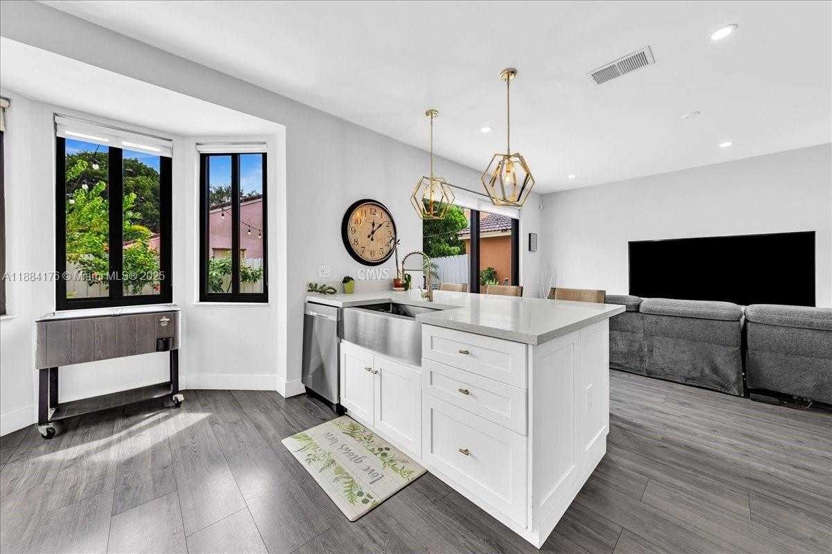 Small Image of 4921 SOUTH WEST 152ND AVE, Miramar Number 21