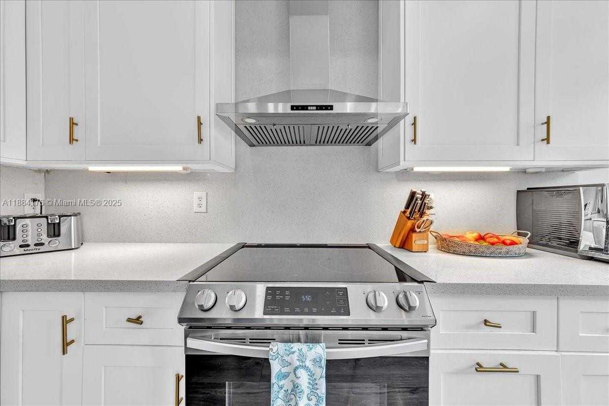 Small Image of 4921 SOUTH WEST 152ND AVE, Miramar Number 22