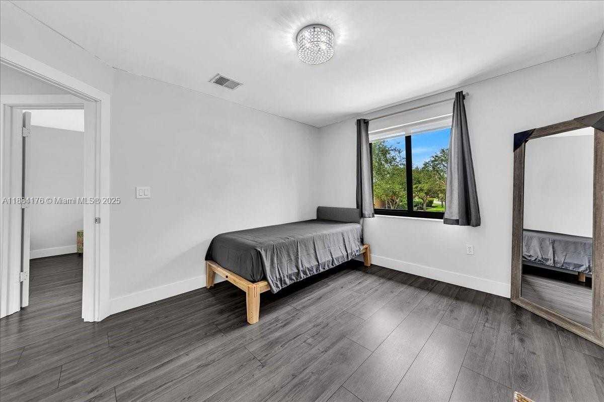 Small Image of 4921 SOUTH WEST 152ND AVE, Miramar Number 42
