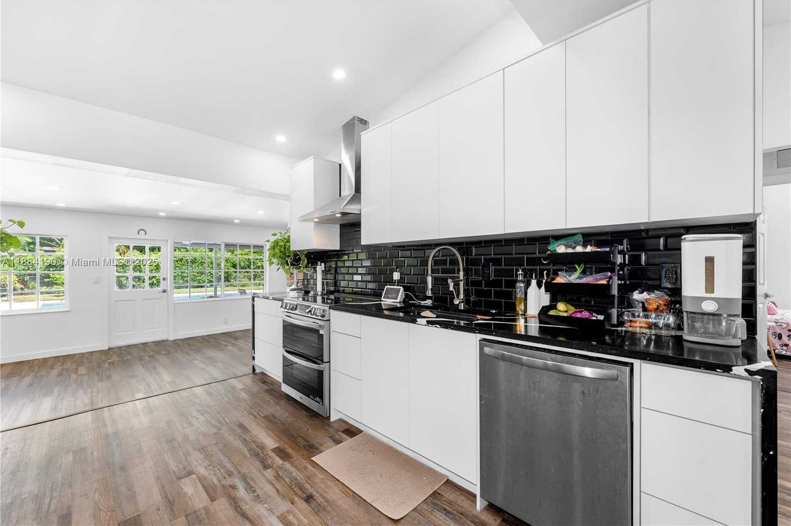 Small Image of 175 NORTH WEST 125TH ST, North Miami Number 17