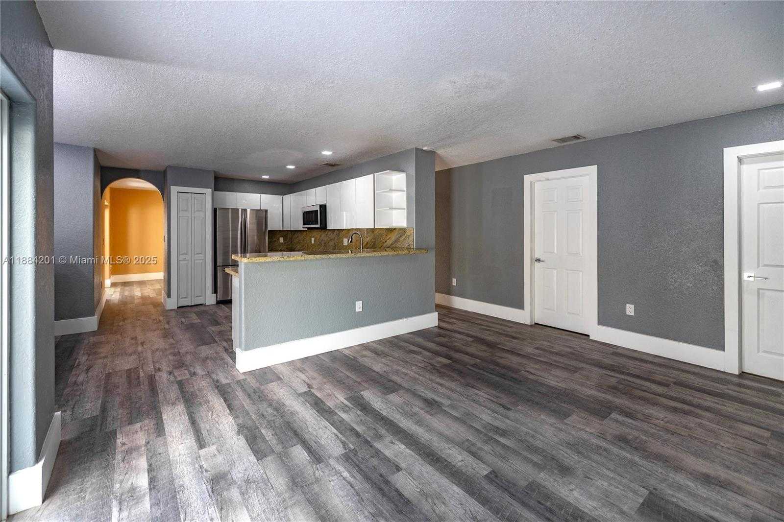 Small Image of 15981 SOUTH WEST 54TH TER, Miami Number 12