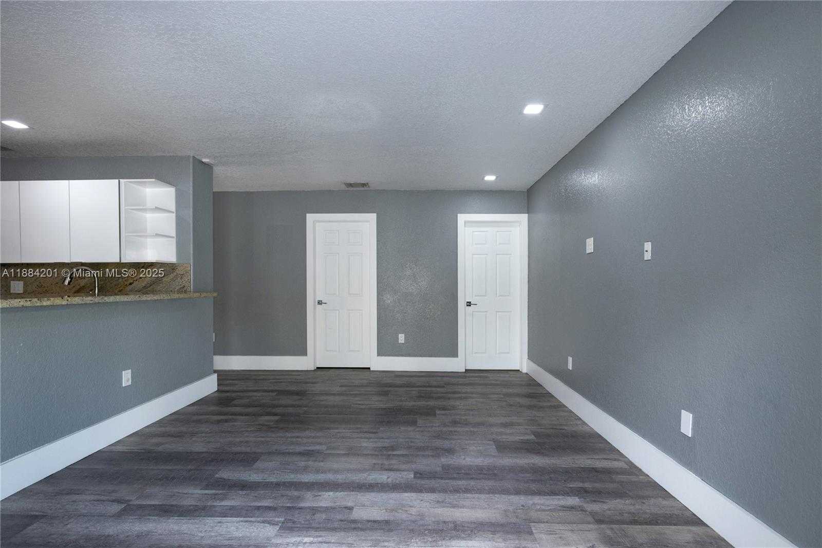 Small Image of 15981 SOUTH WEST 54TH TER, Miami Number 14