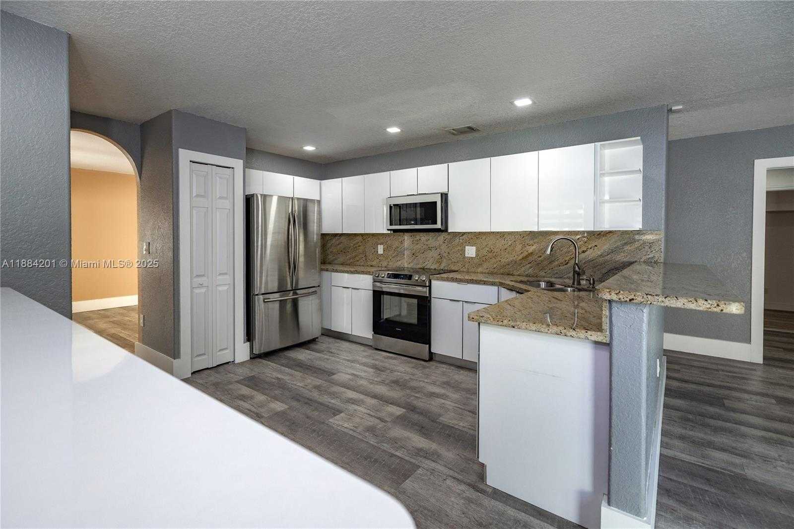 Small Image of 15981 SOUTH WEST 54TH TER, Miami Number 16