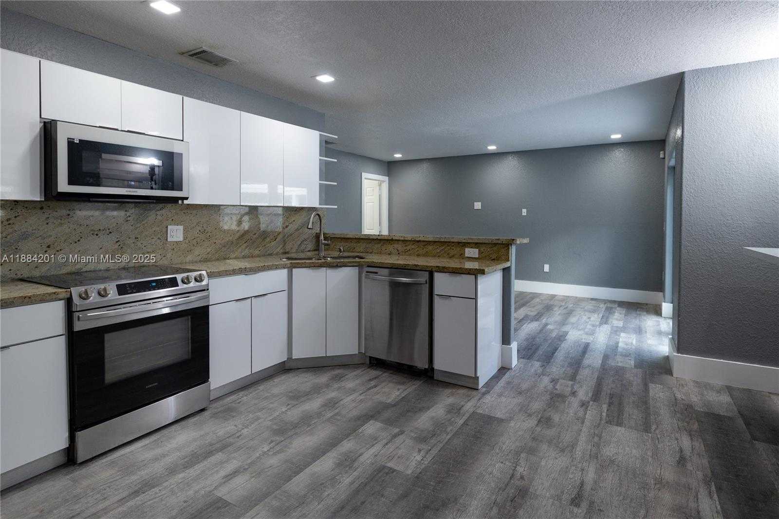 Small Image of 15981 SOUTH WEST 54TH TER, Miami Number 17